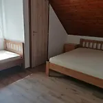 7 Férőhelyes Ház Balatonfenyvesen A Tótól 15 M-re Saját Stéggel és Csónakkal Сasa de vacaciones