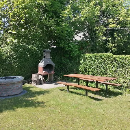 7 Ferohelyes Haz Balatonfenyvesen A Totol 15 M-re Sajat Steggel Es Csonakkal Holiday home
