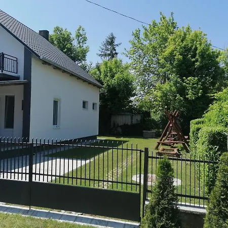 7 Ferohelyes Haz Balatonfenyvesen A Totol 15 M-re Sajat Steggel Es Csonakkal Holiday home Balatonfenyves