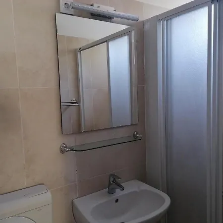 Holiday home 7 Ferohelyes Haz Balatonfenyvesen A Totol 15 M-re Sajat Steggel Es Csonakkal