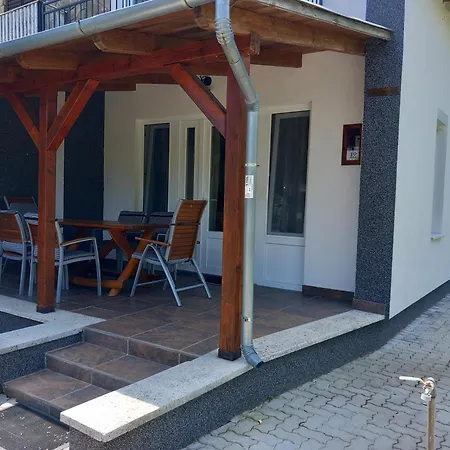 Сasa de vacaciones 7 Férőhelyes Ház Balatonfenyvesen A Tótól 15 M-re Saját Stéggel és Csónakkal Balatonfenyves