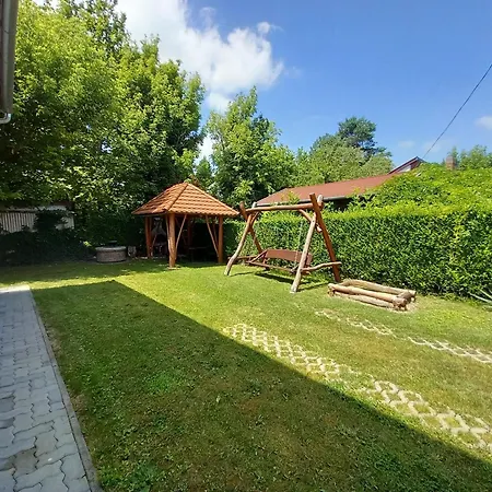 7 Férőhelyes Ház Balatonfenyvesen A Tótól 15 M-re Saját Stéggel és Csónakkal *