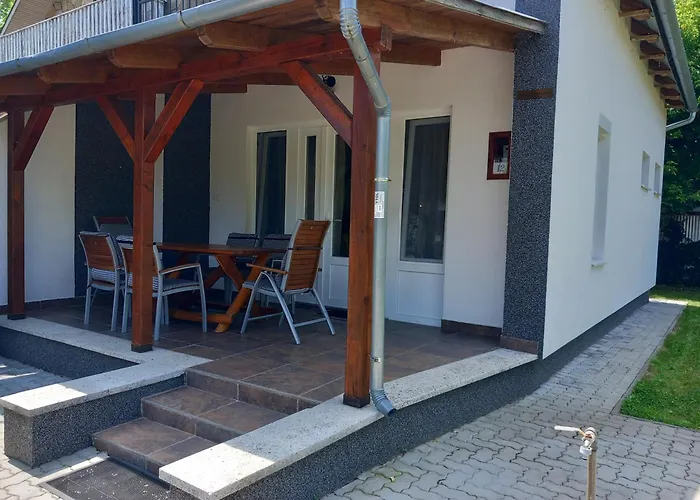 Vakantiehuis 7 Ferohelyes Haz A Totol 15 M-re Sajat Steggel Es Csonakkal Balatonfenyvesen Balatonfenyves