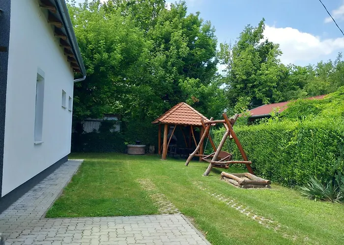 Vakantiehuis 7 Ferohelyes Haz A Totol 15 M-re Sajat Steggel Es Csonakkal Balatonfenyvesen Balatonfenyves